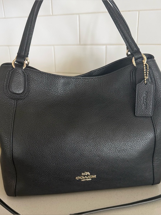 Coach Handbags - Coach pebbled leather shoulder bag with removable strap for a Crossbody fit